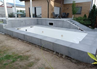 fliesen-naturstein-zuschnitt-pool-terrasse-poolumrandung-04